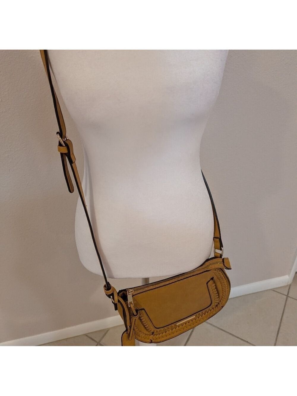 Sole Society Yellowish Tan Crossbody Bag with Braided Detail and Saddle Design. - Picture 2 of 8